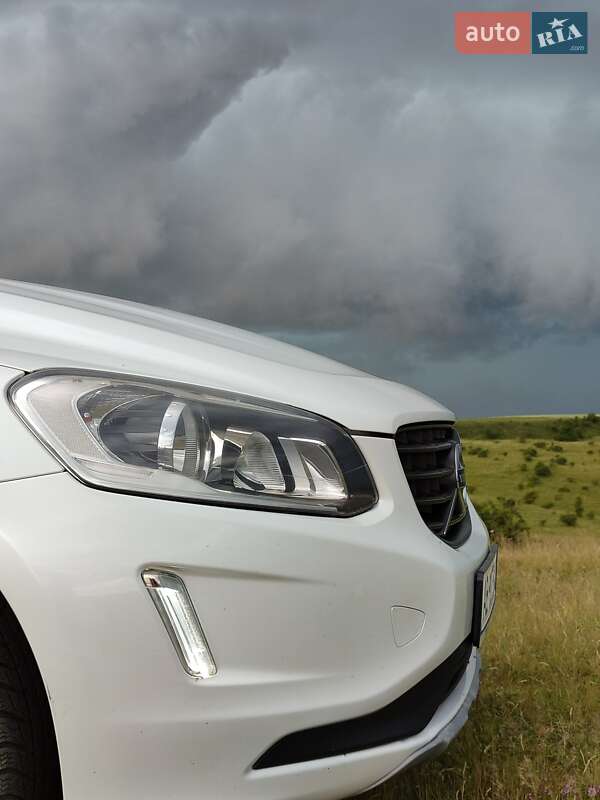 Внедорожник / Кроссовер Volvo XC60 2015 в Баре фото 12 Внедорожник / Кроссовер Volvo XC60 2015 в Баре