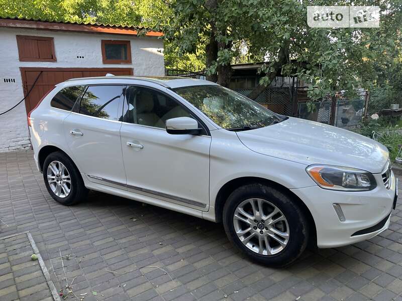 Внедорожник / Кроссовер Volvo XC60 2015 в Ровно