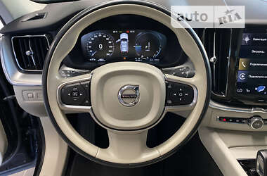 Внедорожник / Кроссовер Volvo XC60 2019 в Нововолынске