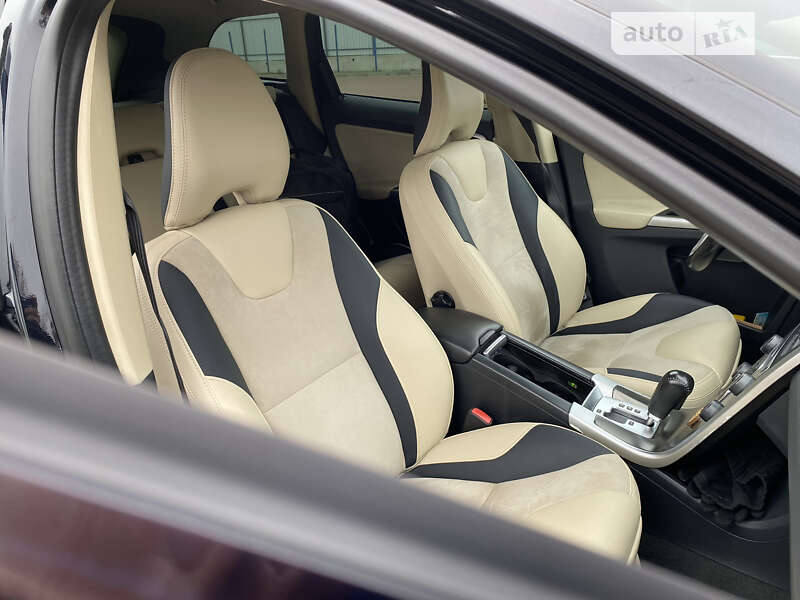 Внедорожник / Кроссовер Volvo XC60 2010 в Полтаве