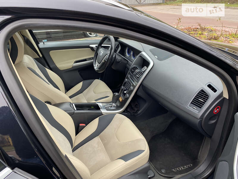 Внедорожник / Кроссовер Volvo XC60 2010 в Полтаве