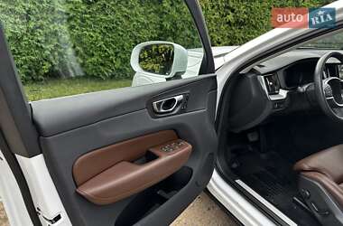 Внедорожник / Кроссовер Volvo XC60 2019 в 