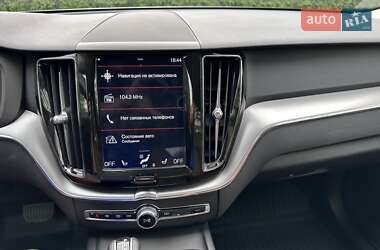 Внедорожник / Кроссовер Volvo XC60 2019 в 