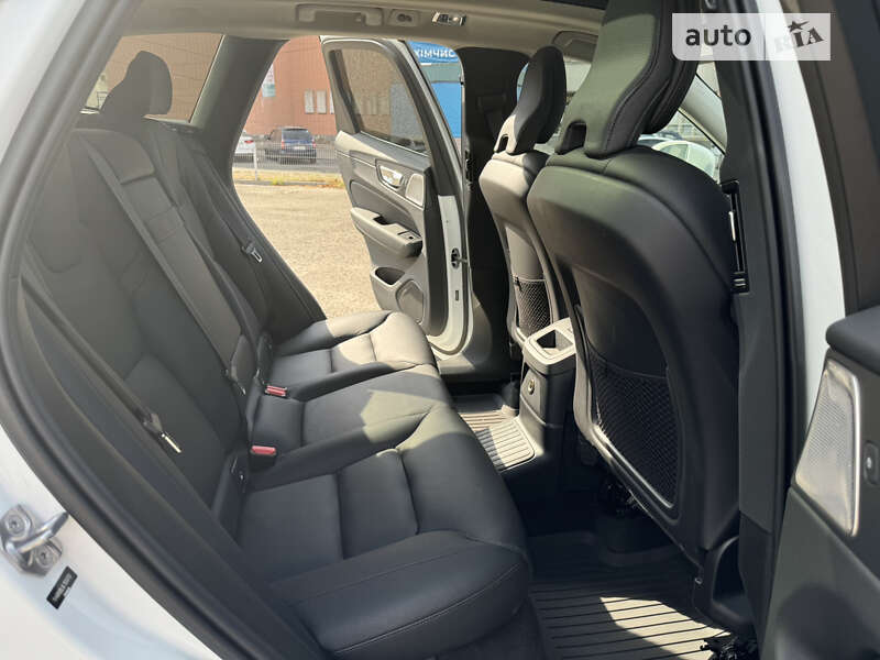 Внедорожник / Кроссовер Volvo XC60 2020 в Днепре