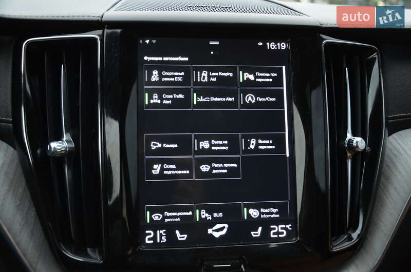 Внедорожник / Кроссовер Volvo XC60 2018 в Киеве