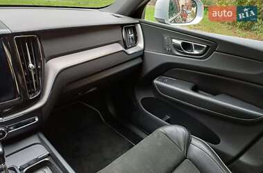 Позашляховик / Кросовер Volvo XC60 2019 в 