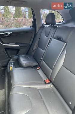 Внедорожник / Кроссовер Volvo XC60 2016 в 