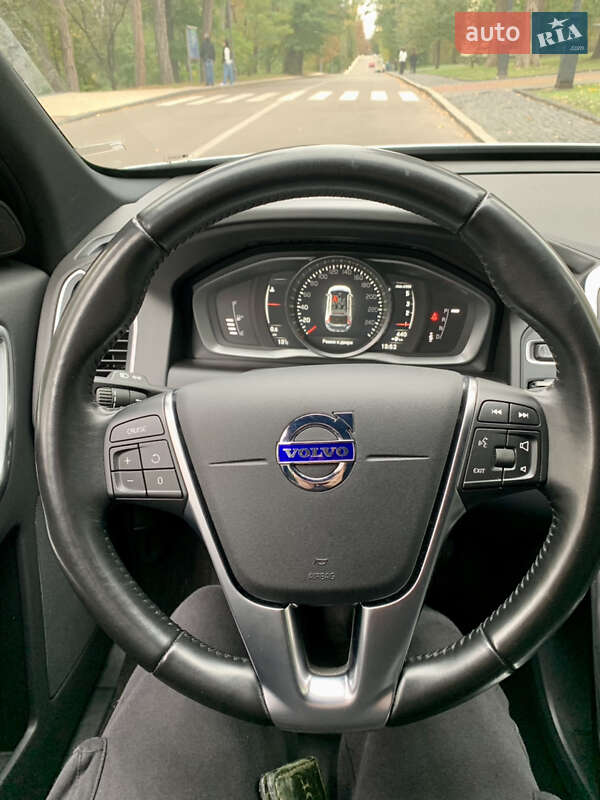 Внедорожник / Кроссовер Volvo XC60 2017 в Киеве
