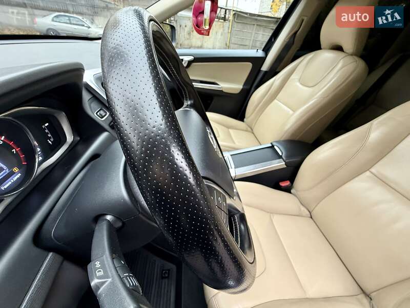Внедорожник / Кроссовер Volvo XC60 2015 в Одессе