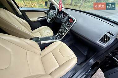 Внедорожник / Кроссовер Volvo XC60 2015 в 