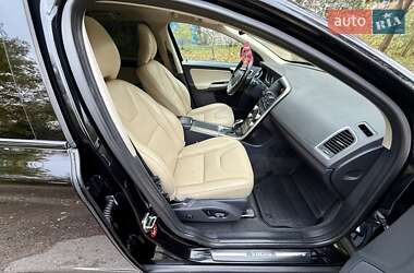 Внедорожник / Кроссовер Volvo XC60 2015 в 