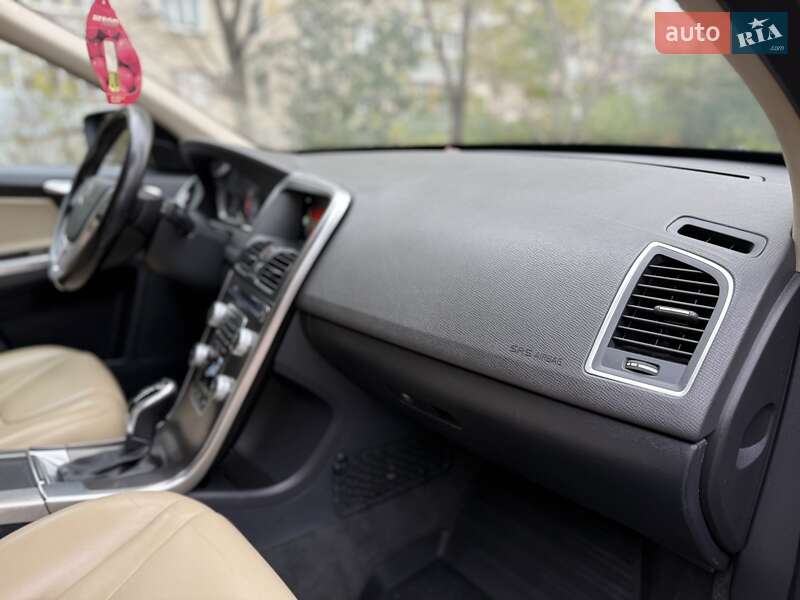 Внедорожник / Кроссовер Volvo XC60 2015 в Одессе
