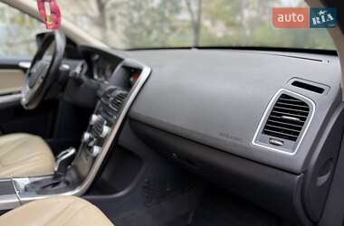 Внедорожник / Кроссовер Volvo XC60 2015 в 