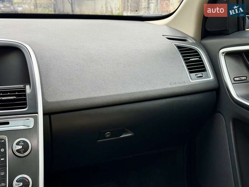 Внедорожник / Кроссовер Volvo XC60 2015 в Одессе