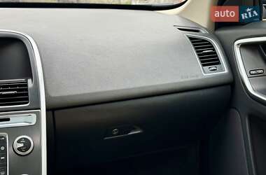 Внедорожник / Кроссовер Volvo XC60 2015 в 