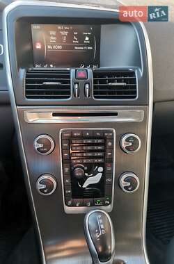 Внедорожник / Кроссовер Volvo XC60 2015 в 