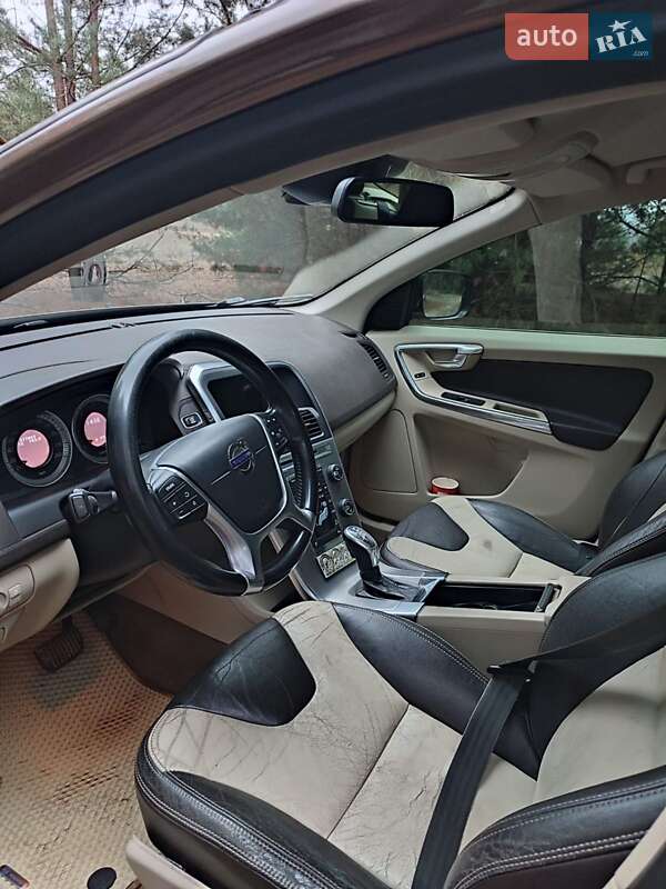Внедорожник / Кроссовер Volvo XC60 2012 в Светловодске