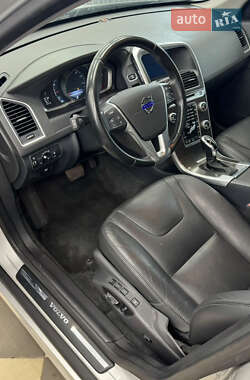 Внедорожник / Кроссовер Volvo XC60 2015 в 