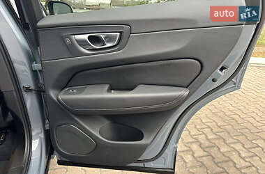 Позашляховик / Кросовер Volvo XC60 2023 в 