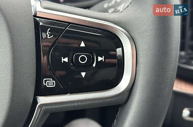 Позашляховик / Кросовер Volvo XC60 2023 в 