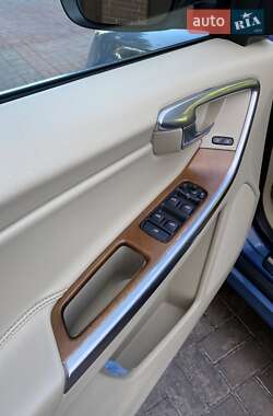 Внедорожник / Кроссовер Volvo XC60 2015 в 