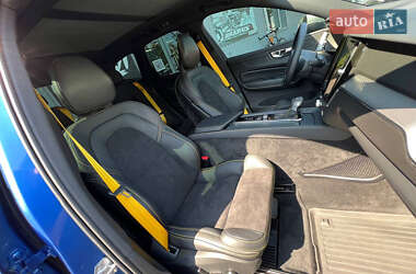 Внедорожник / Кроссовер Volvo XC60 2017 в 