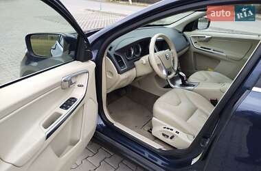 Внедорожник / Кроссовер Volvo XC60 2012 в 