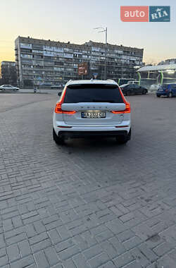 Внедорожник / Кроссовер Volvo XC60 2021 в 
