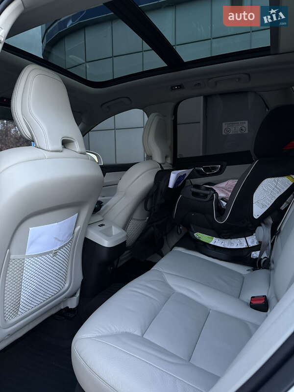 Внедорожник / Кроссовер Volvo XC60 2021 в Киеве