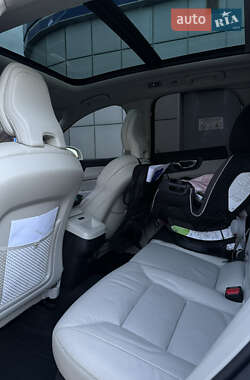 Внедорожник / Кроссовер Volvo XC60 2021 в 