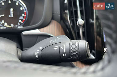 Внедорожник / Кроссовер Volvo XC60 2021 в 