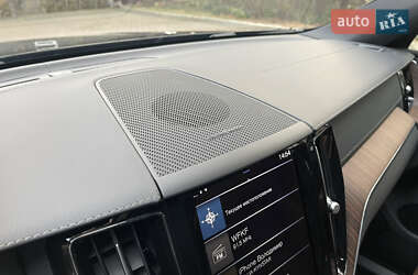 Внедорожник / Кроссовер Volvo XC60 2021 в 