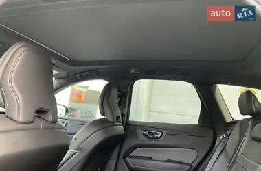 Внедорожник / Кроссовер Volvo XC60 2021 в 