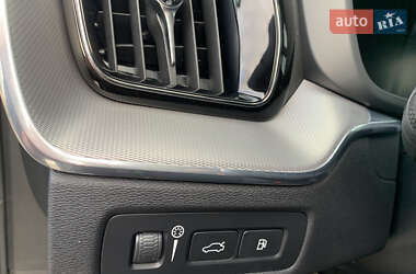 Внедорожник / Кроссовер Volvo XC60 2021 в 