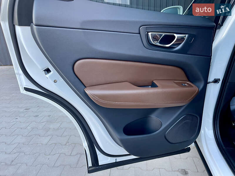 Внедорожник / Кроссовер Volvo XC60 2018 в Казатине