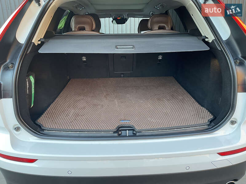 Внедорожник / Кроссовер Volvo XC60 2018 в Казатине