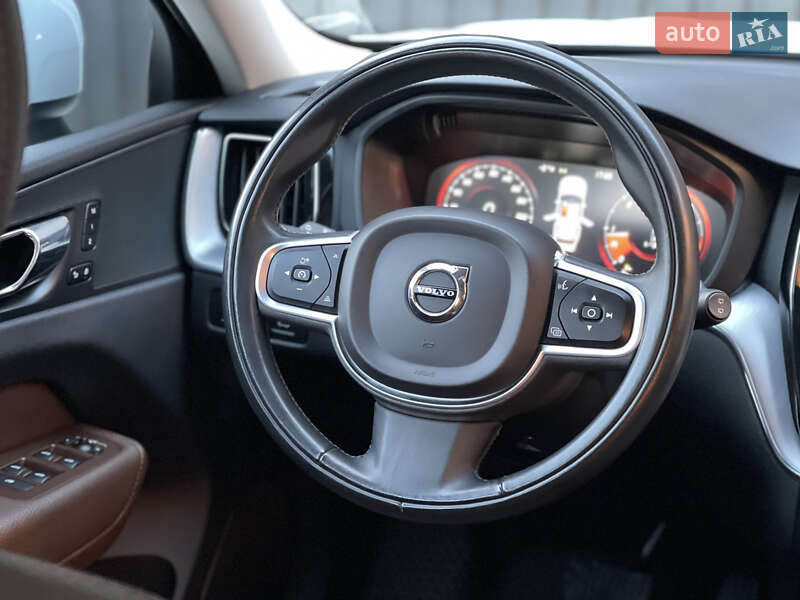 Внедорожник / Кроссовер Volvo XC60 2018 в Казатине