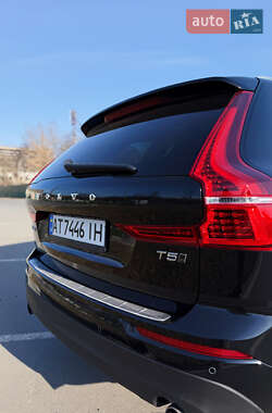 Внедорожник / Кроссовер Volvo XC60 2018 в 