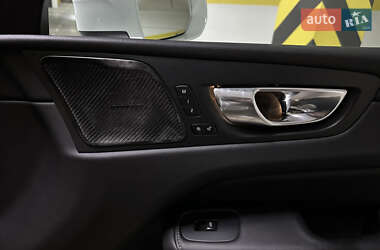Внедорожник / Кроссовер Volvo XC60 2022 в 