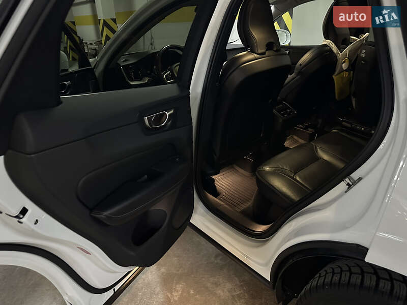 Внедорожник / Кроссовер Volvo XC60 2022 в Одессе