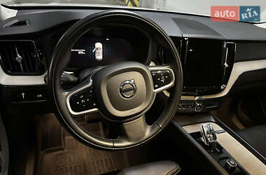 Внедорожник / Кроссовер Volvo XC60 2022 в 
