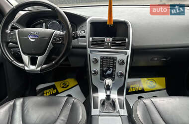 Внедорожник / Кроссовер Volvo XC60 2015 в 