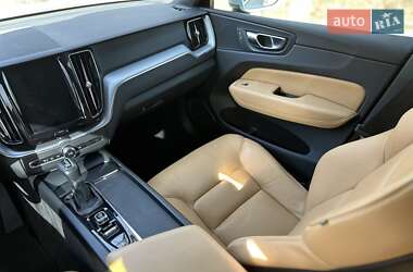 Внедорожник / Кроссовер Volvo XC60 2020 в 