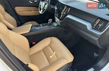 Внедорожник / Кроссовер Volvo XC60 2020 в 