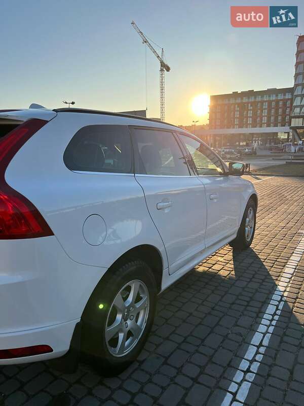 Внедорожник / Кроссовер Volvo XC60 2015 в Львове