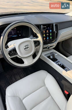 Позашляховик / Кросовер Volvo XC60 2023 в 