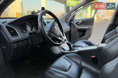Внедорожник / Кроссовер Volvo XC60 2017 в 