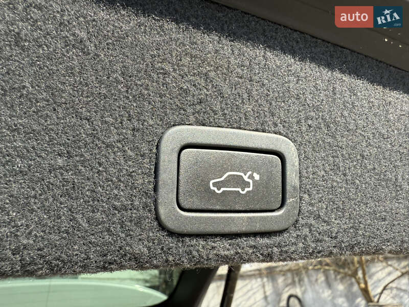 Внедорожник / Кроссовер Volvo XC60 2016 в Киеве