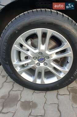 Внедорожник / Кроссовер Volvo XC60 2013 в 