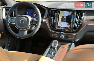 Внедорожник / Кроссовер Volvo XC60 2023 в 